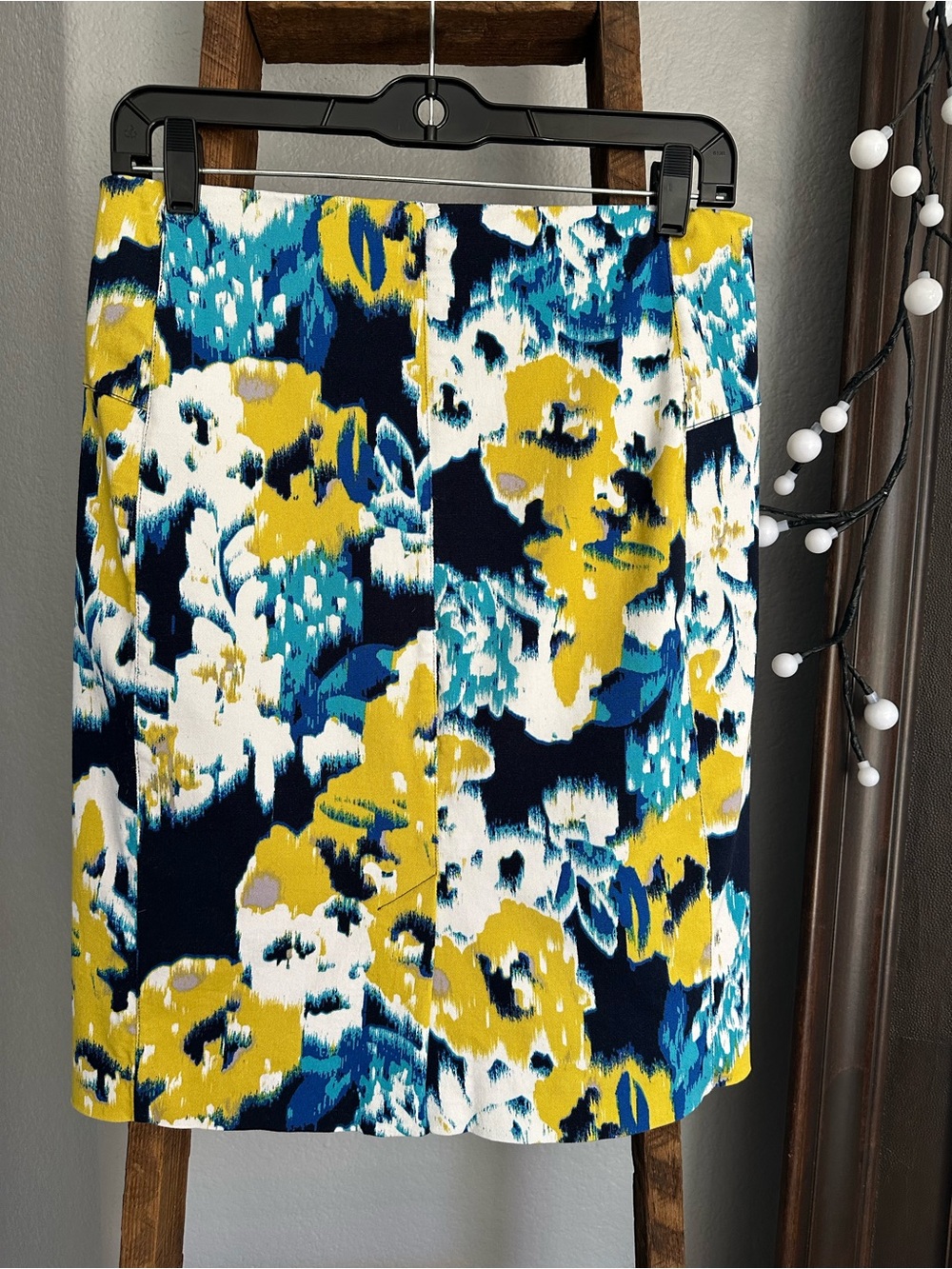Lysse floral colorful skirt, size large - Picture 3 of 9